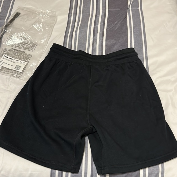 Fabletics Go To Shorts - Picture 3 of 4